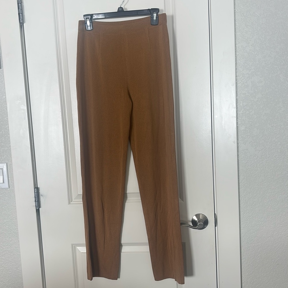 Misook Brown Straight Leg Pants with High-Waisted Design